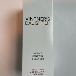 Active Renewal Cleanser - White and Gold